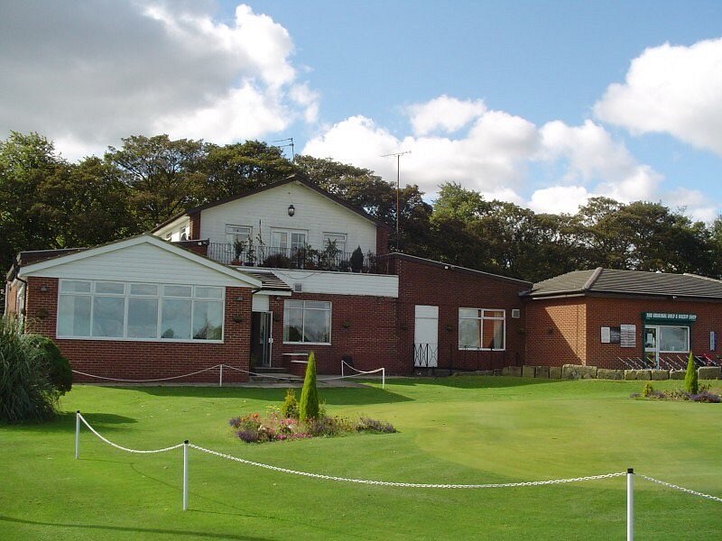 Newcastle United Golf Club clubhouse and putting green